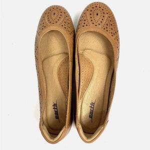 Earth Women's Brown Perforated Flats